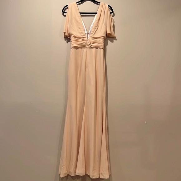 Beautiful cream color gown size 6. Worn once to a wedding - Picture 3 of 3
